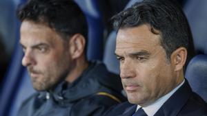 MADRID, 30/01/2024.- El entrenador del Real Madrid, Alberto Toril, reacciona este martes, previo al partido de fase de grupos de la Liga de Campeones Femenina, entre el Real madrid y el BK Hacken, en el Estadio Alfredo Di Stéfano de Madrid. EFE/ Mariscal