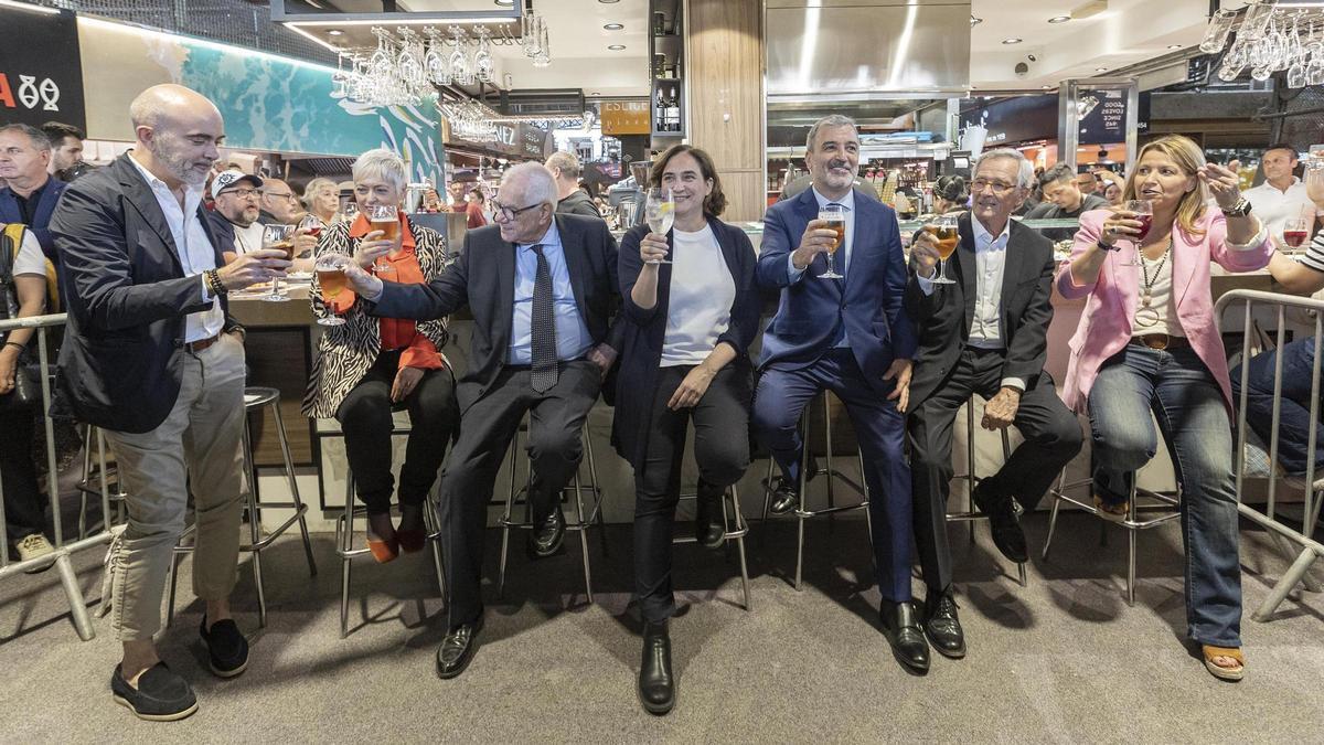 Los alcaldables de Barcelona comparten un vermut en la Boqueria