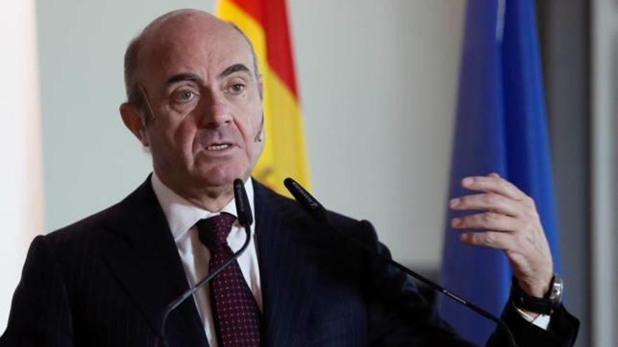 De Guindos recorda a la Generalitat que «encara té temps» per canviar de parer