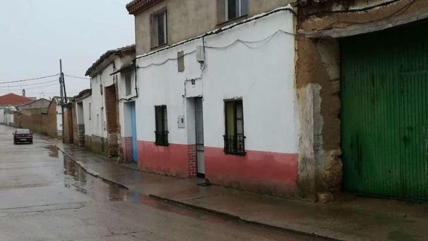 Vivienda de la calle Ildefonso Andrés de Morales que fue registrada por los agentes.