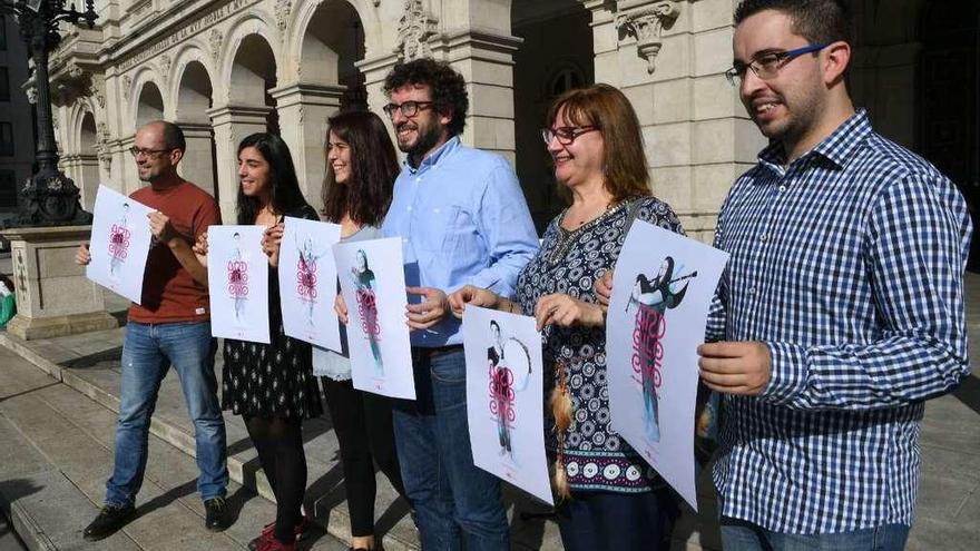 O concelleiro de Culturas, José Manuel Sande, no centro, con integrantes de Ardelloeixo.