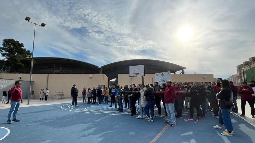 La Santa Cena más grande de España vuelve a sacar su trono a varal en Alicante