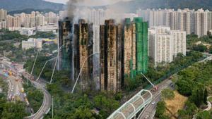 Les tradicionals bastides de bambú, assenyalades pel foc de Hong Kong