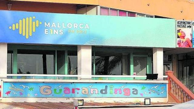 Insolvent oder nicht? Das Radio Mallorca Eins an der Playa de Palma.