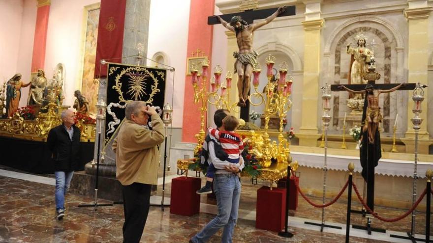 Algunas de las obras que se pueden adquirir en Alfonso X El Sabio hasta el próximo domingo.