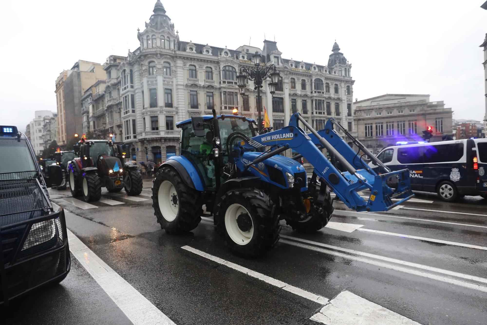 Protestas de los ganaderos y agricultores en Oviedo