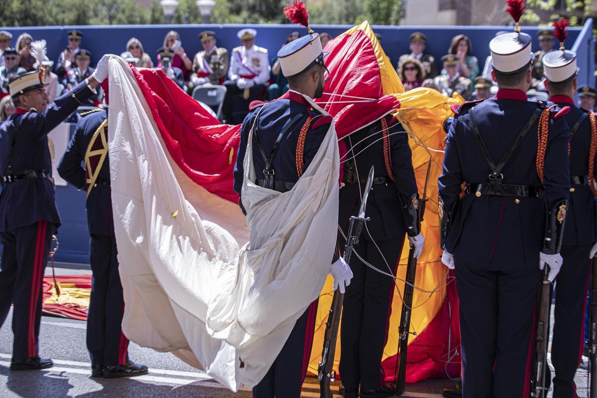 La cabo tras aterrizar en el desfile.