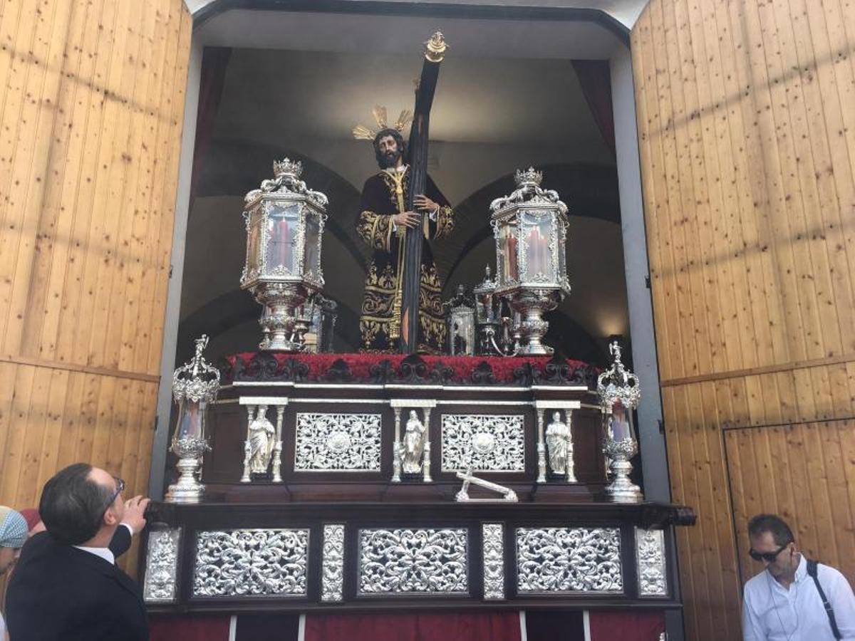 Lunes Santo primaveral para albergar una simbiosis de marchas y silencio