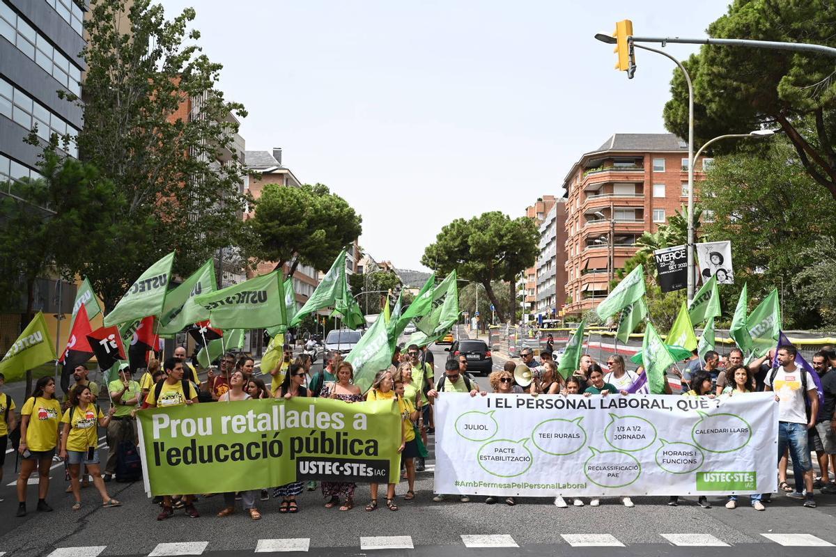 Protesta de profesores catalanes frente a la Conselleria dEducació