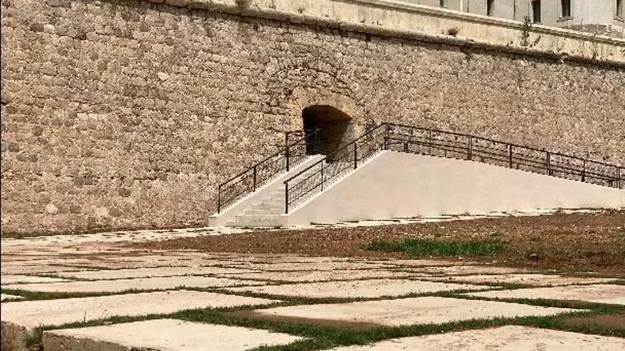 La Comunidad ordena demoler la rampa de hormigón construida junto a la Muralla, en Cartagena