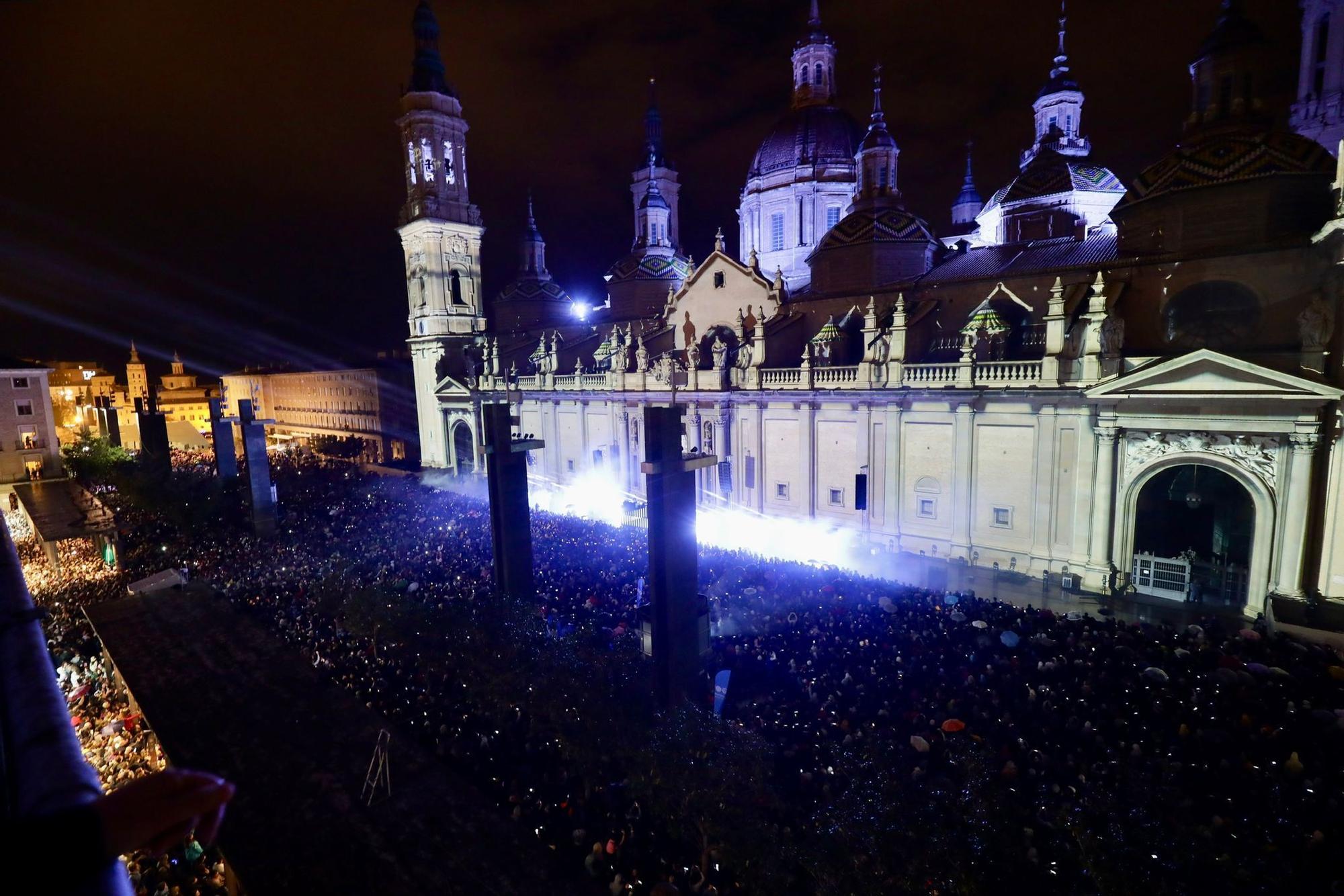 En imágenes | El 'Monumental Tour' llena la Plaza del Pilar de Zaragoza con su espectáculo único