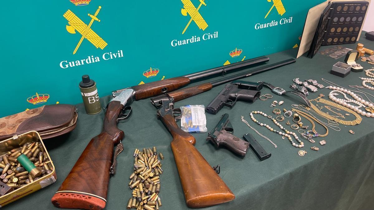 Detenido en Oviedo tras un robo en una vivienda: llevaba una pistola cargada y escondía el resto del botín entre un hotel y su casa