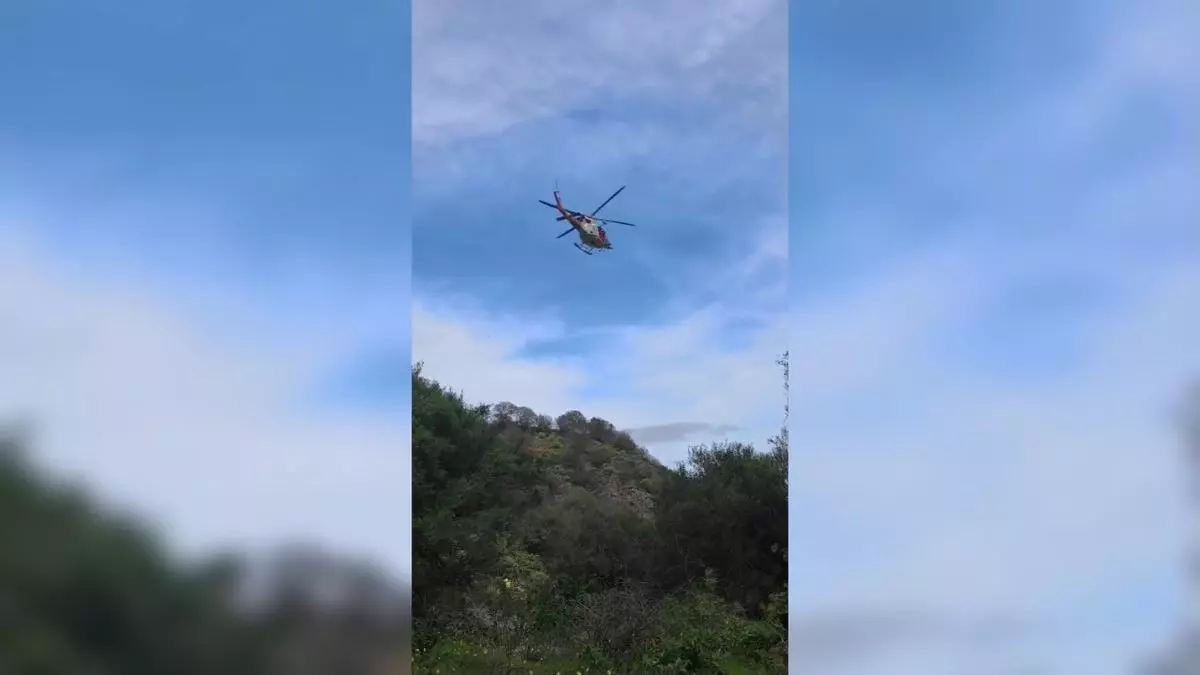Rescatada en helicóptero una joven en el barranco de los Cernícalos