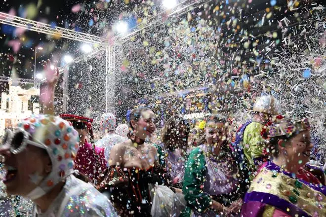 Sitges luce su última gran noche de Carnaval 2025 con la popular 'Rua de l'Extermini'