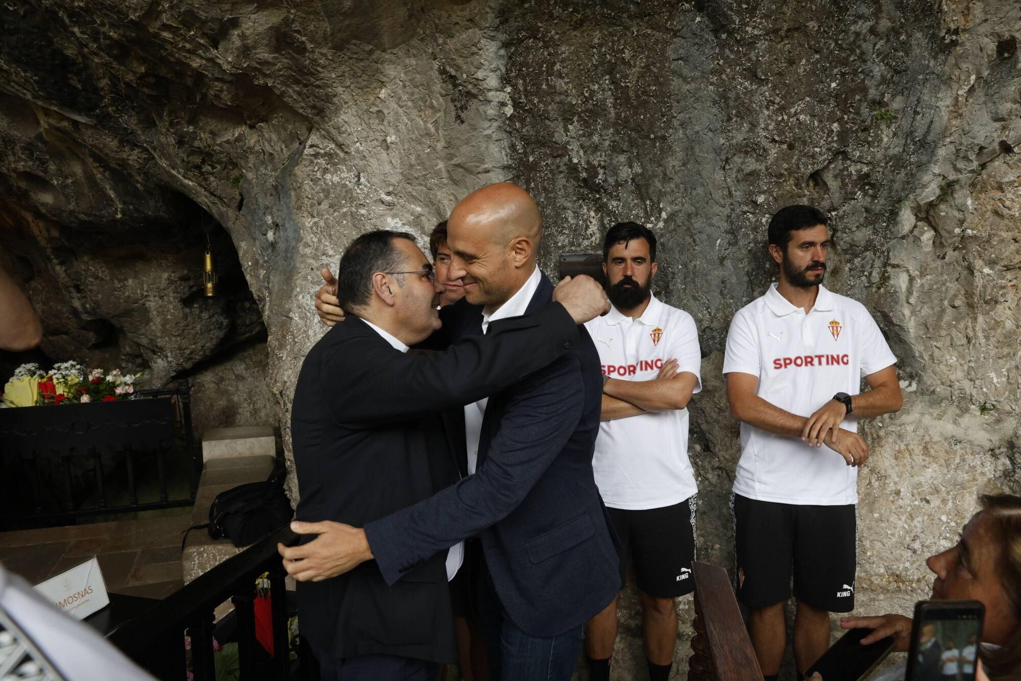 EN IMÁGENES: Visita del Sporting a La Santina en Covadonga
