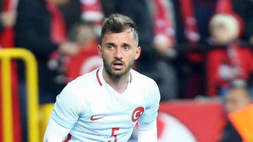 Emre, en un momento del duelo con Turquía ante Moldavia.