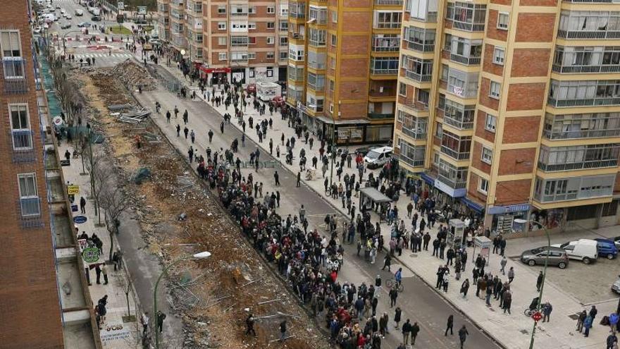 Unas 200 personas ocupan en Burgos la zona de obras de la calle Vitoria