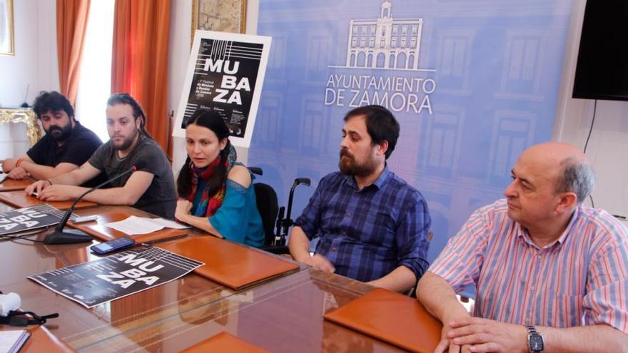 Presentación del cartel del Festival Mubaza en el Ayuntamiento.