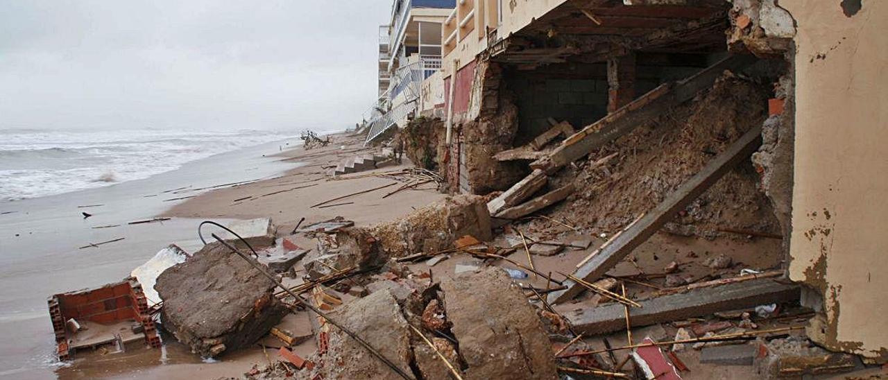 Los destrozos que el temporal Gloria causó en la zona de la playa de Tavernes.