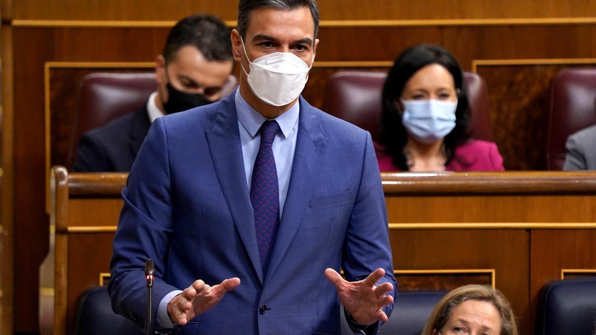 Sánchez, a Casado: "Le ha llegado la hora de la verdad con Vox"