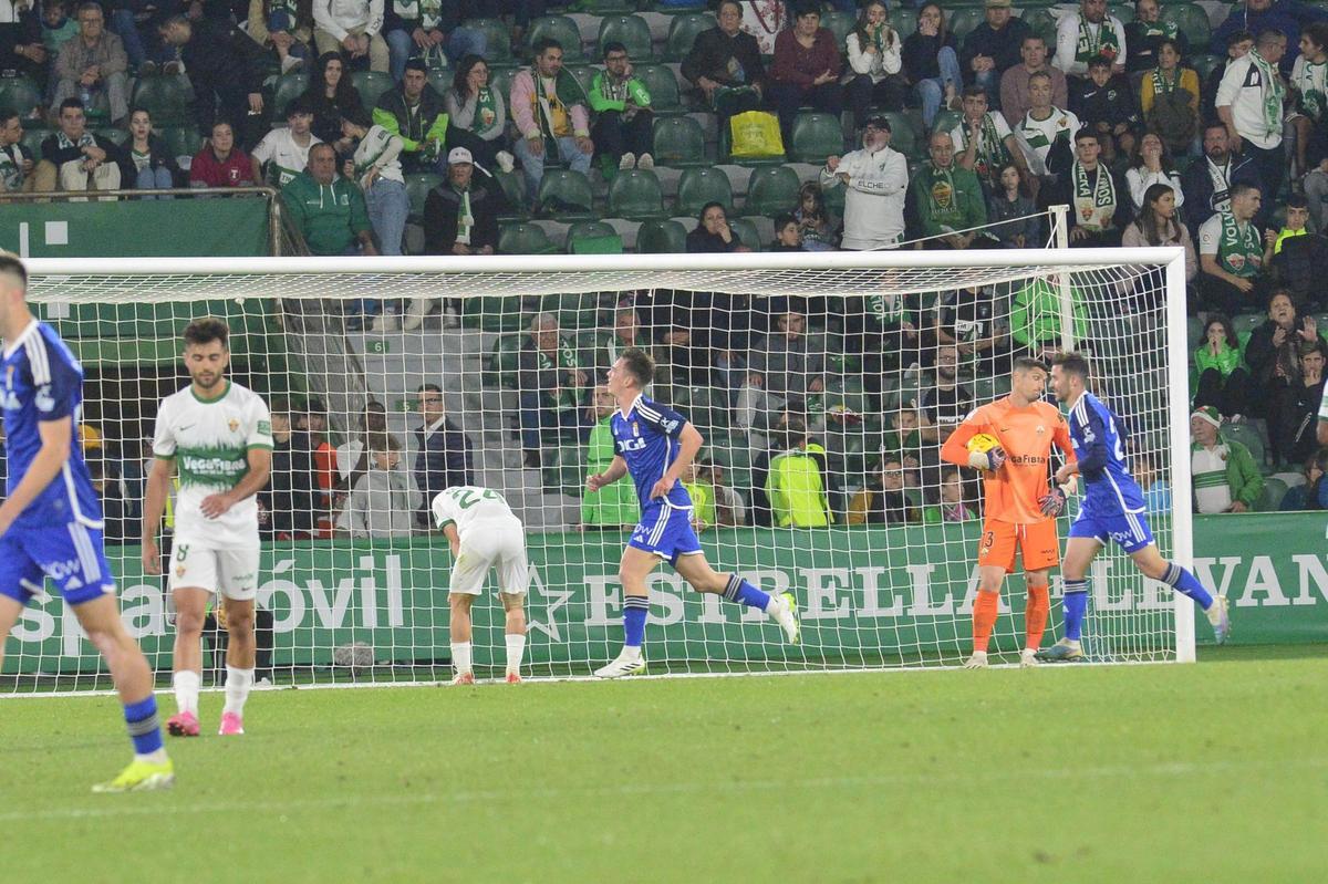 El Elche volvió a mostrarse como un equipo vulnerable atras en el encuentro del pasado viernes contra el Oviedo