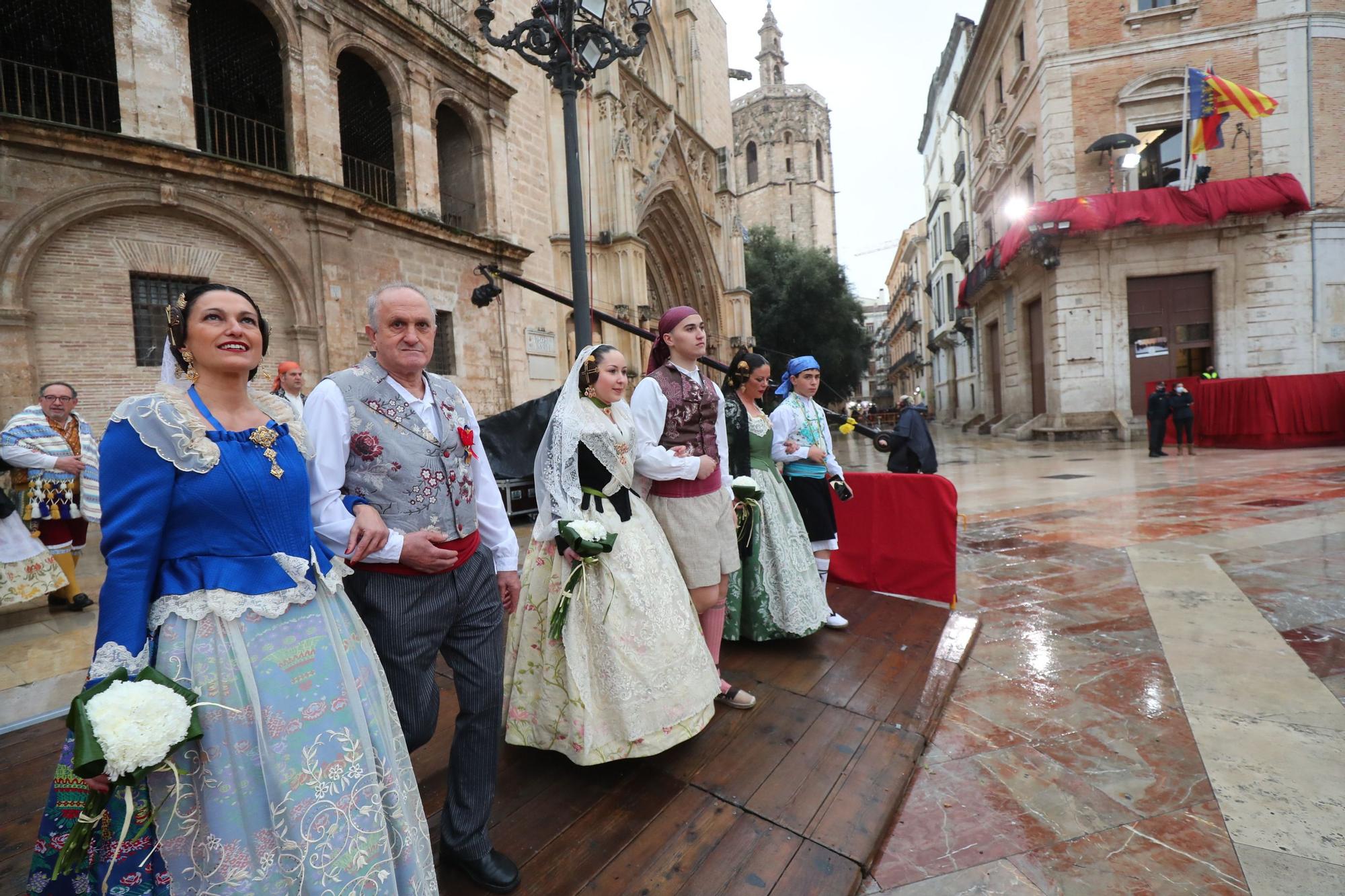 Búscate en el primer día de ofrenda por la calle de la Paz (entre las 17:00 a las 18:00 horas)