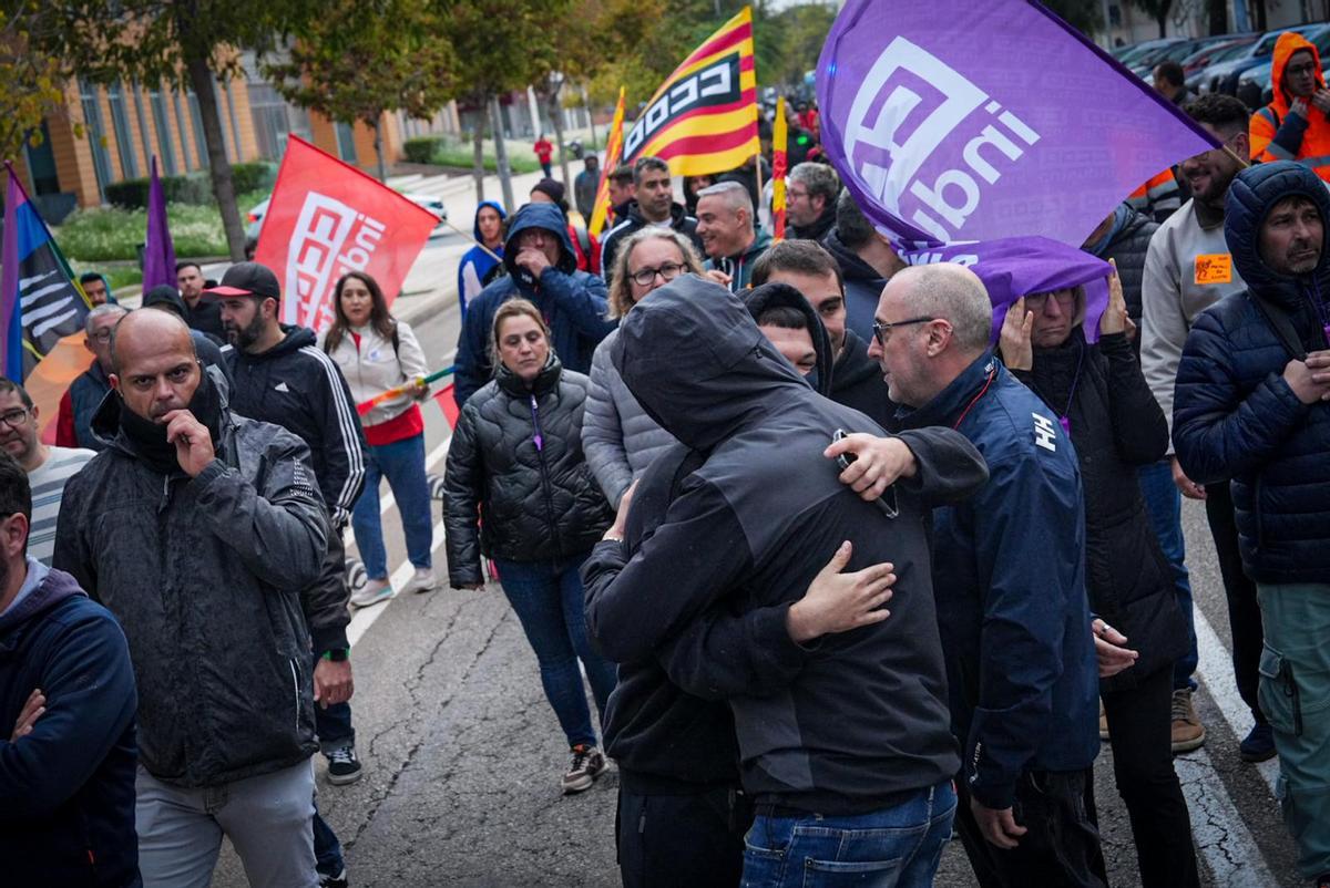 Manifestación de los trabajadores del metal en la B-20, a la altura de Cornellà