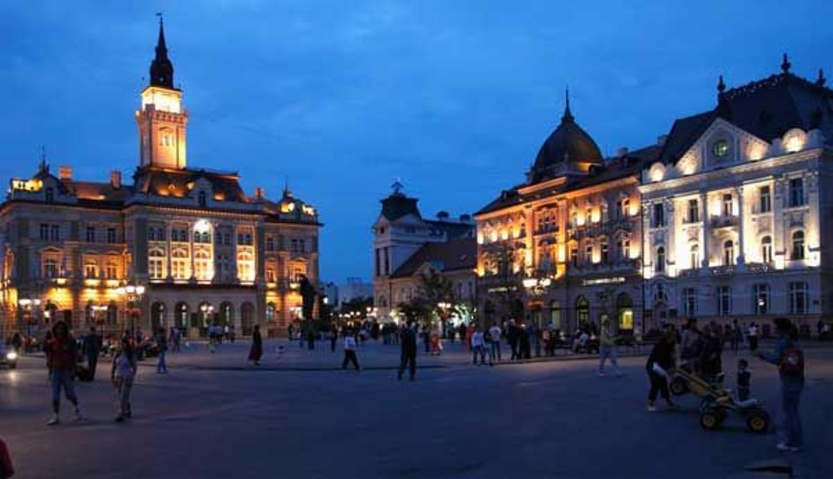 Uno de los edificios principales de la Plaza de la Libertad de Novi Sad es el Ayuntamiento.