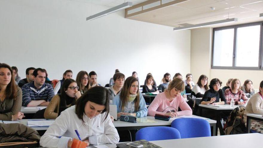 Las universidades aragonesas dan por acabadas las clases presenciales pero no las prácticas