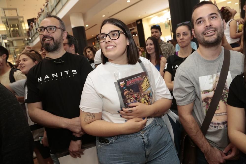 Salva Espín firma cómics de Deadpool con La Resistencia en Nueva Condomina