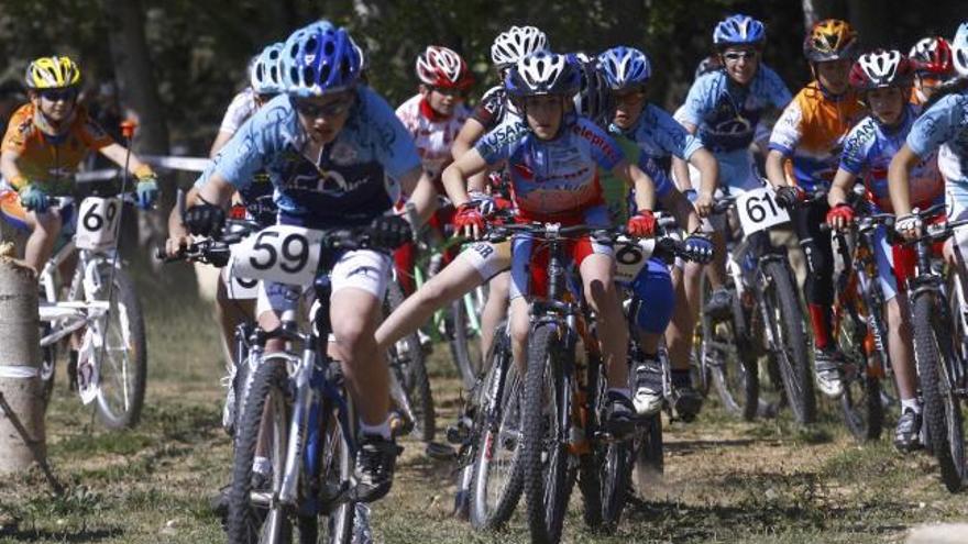 Salida de una de las pruebas disputadas en Villaralbo el domingo.