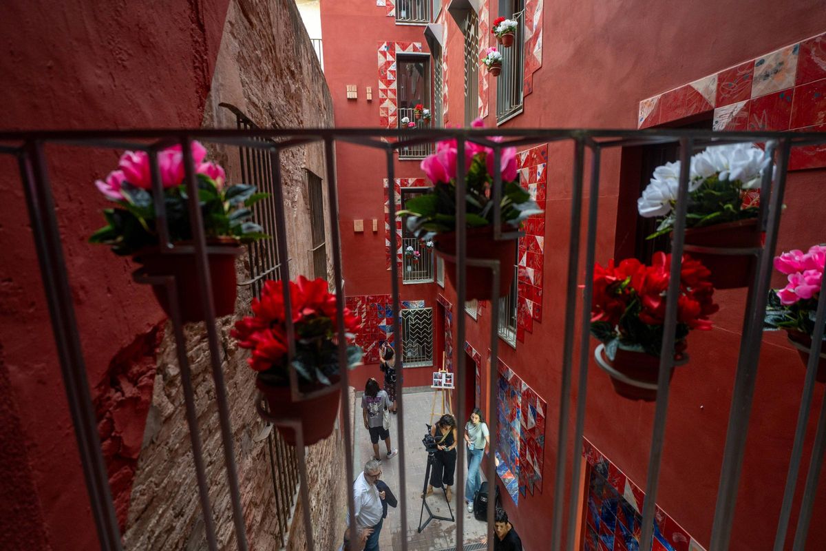 Así ha quedado una finca histórica del Raval rehabilitada como vivienda pública