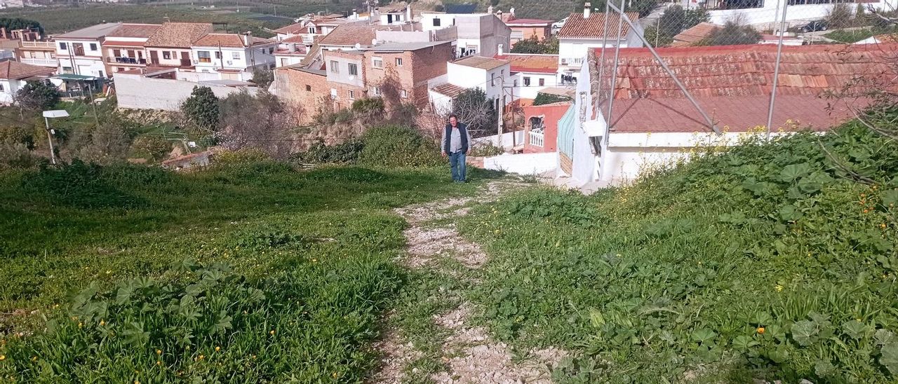 El presidente vecinal José Ángel Moreno, esta semana en la calle Malambruno.