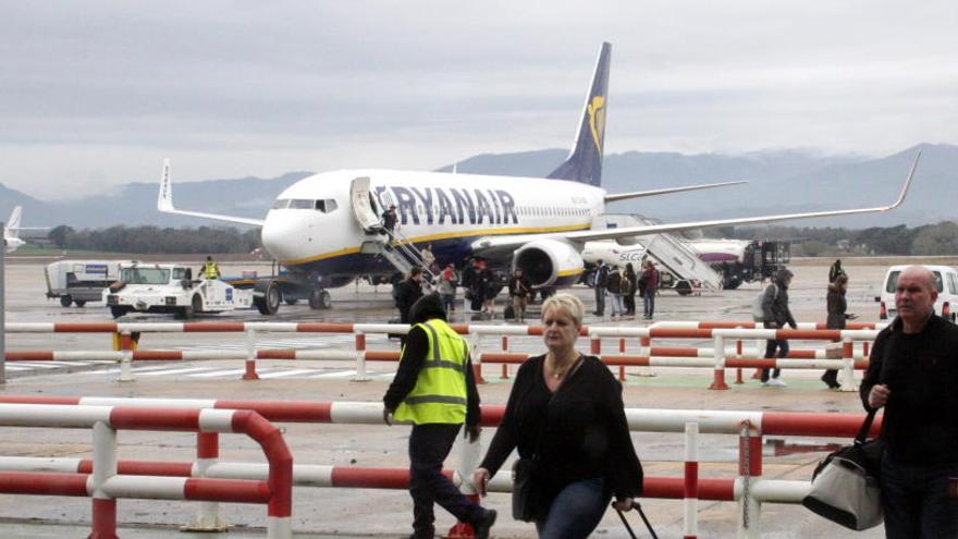 Ryanair amenaça de tancar la base a l&#039;aeroport de Girona