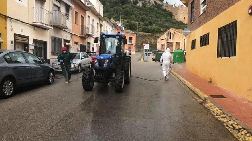 Corbera prioriza la desinfección de las calles para prevenir la epidemia