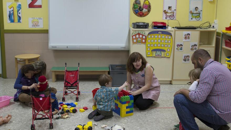 Un aula de niños de dos años del colegio García Lorca de Valencia. Foto: Fernando Bustamante