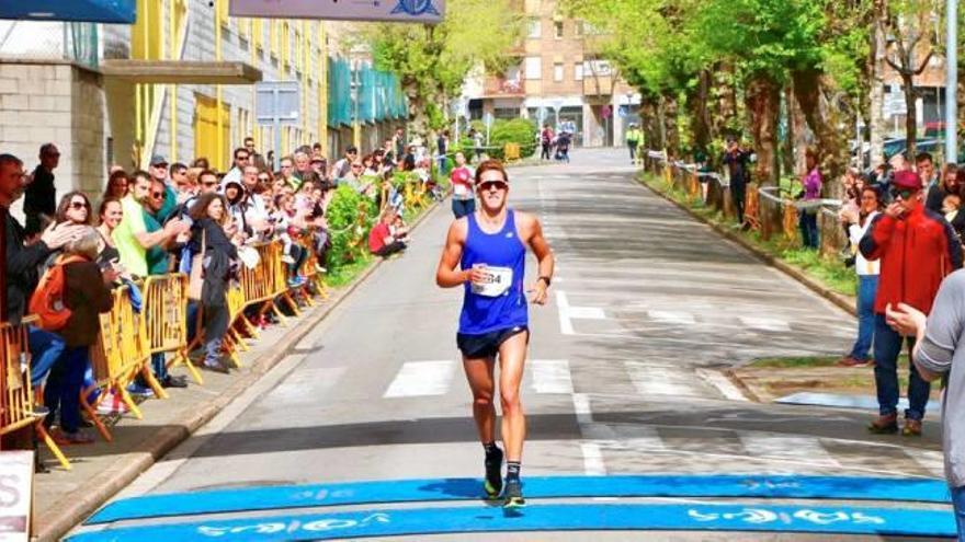 Nan Oliveras s&#039;imposa amb rècord en la 24a Mitja Marató d&#039;Olot