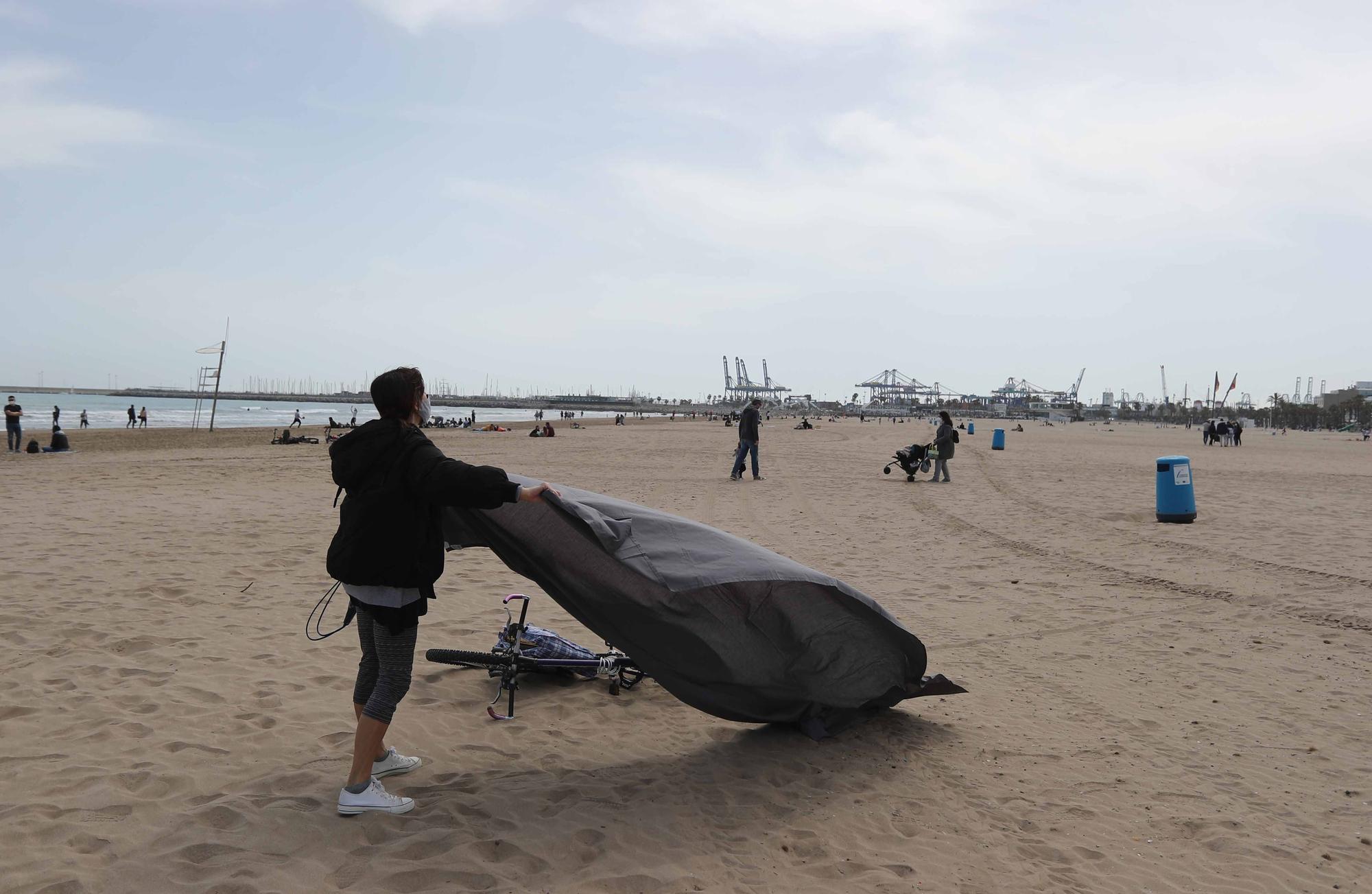 Playas, paseos y terrazas, llenos por el buen tiempo