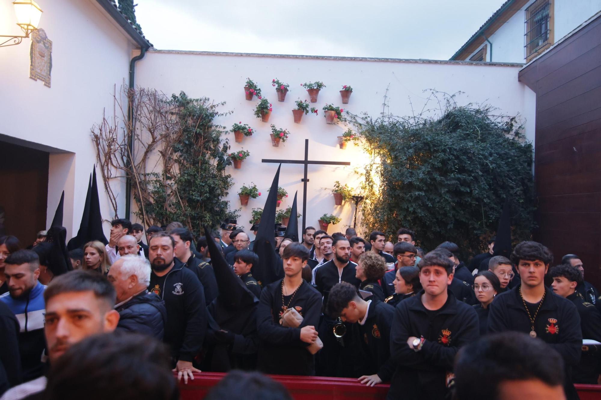 Los cordobeses abarrotan Capuchinos para arropar a Los Dolores