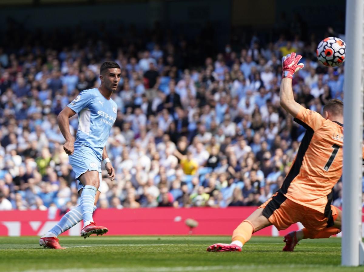 Ferrna Torres marcando un gol con el Manchester City