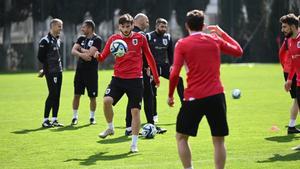 Kvaratskhelia, durante una sesión de entrenamiento con la selección de Georgia