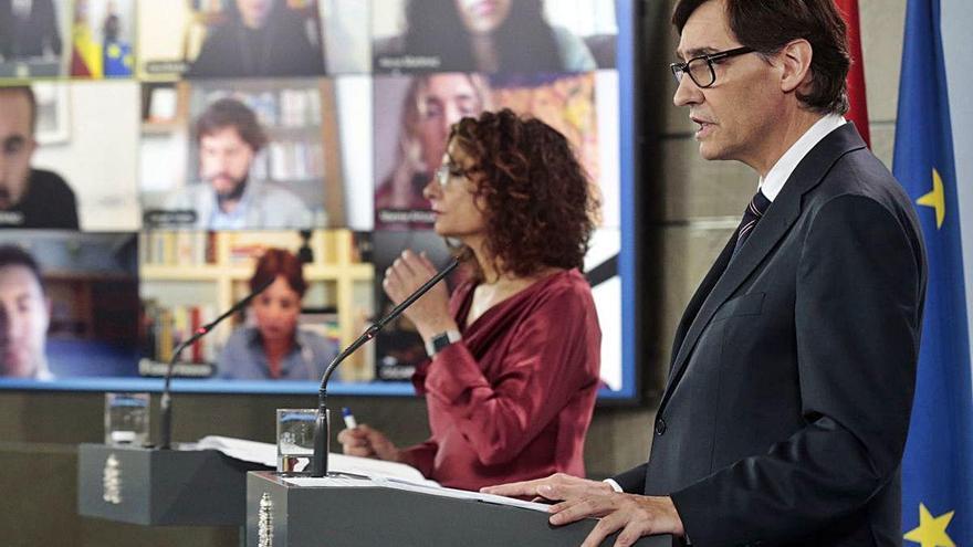 María Jesús Montero y Salvador Illa responden a los medios tras el Consejo de Ministros de ayer.