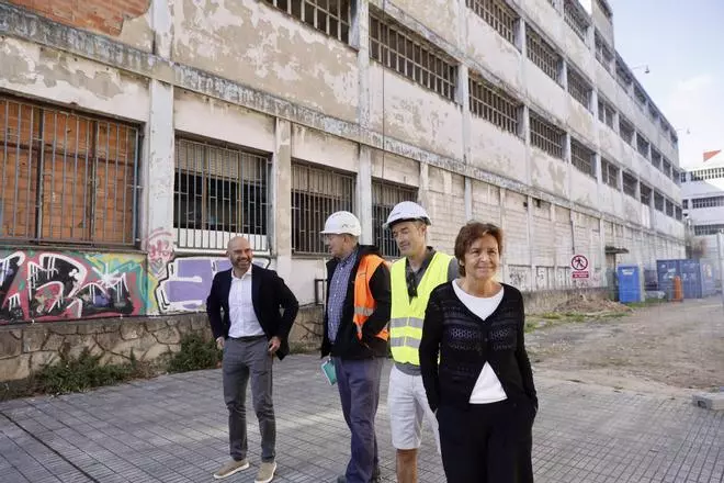 El avance del derribo de la nave de Flex, en La Calzada, en imágenes