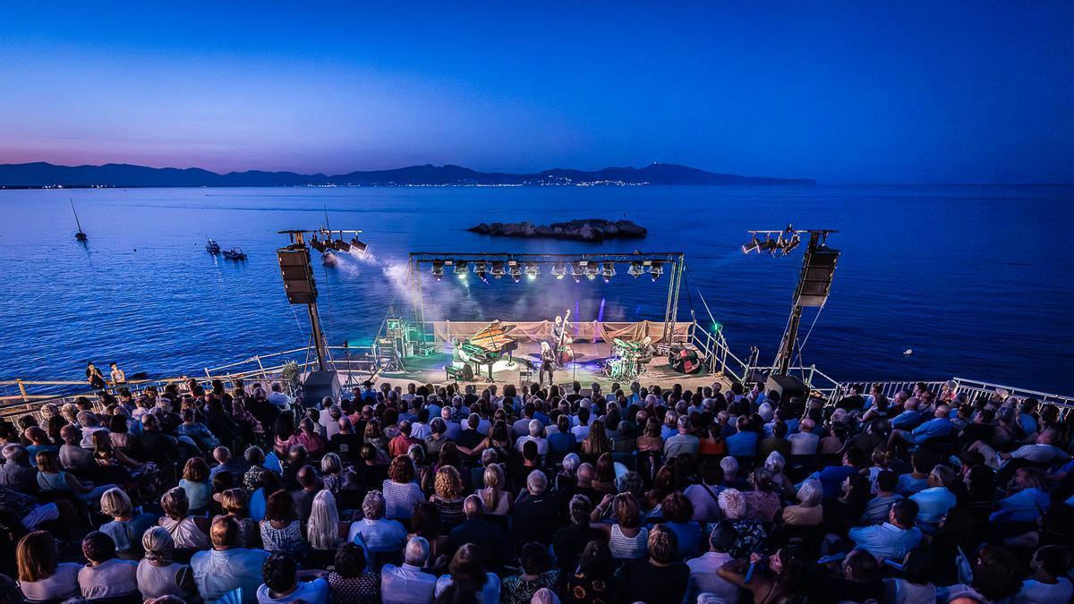 Un concert a la Mar d'en Manassa en edicions anteriors.
