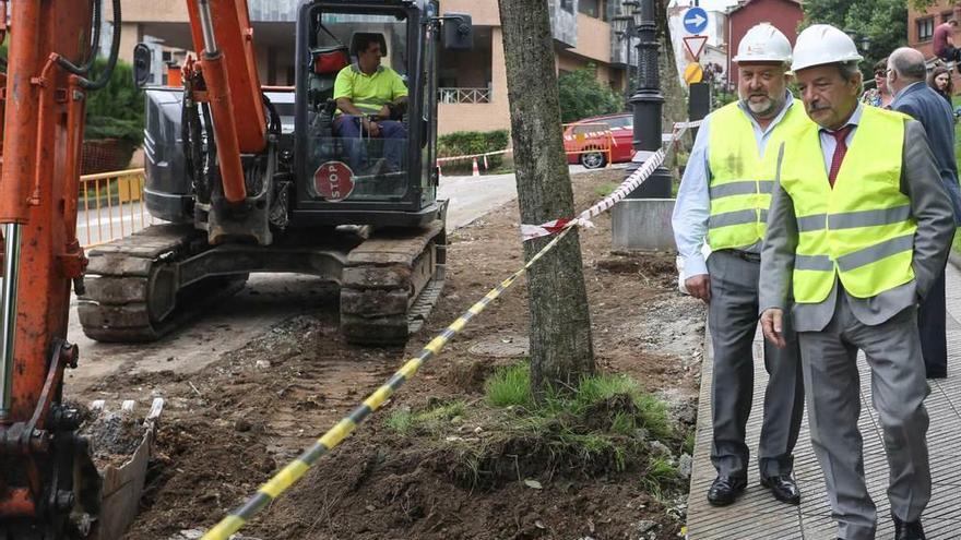 Wenceslao López, ayer, durante su visita a las obras del bulevar de la Ronda Sur.