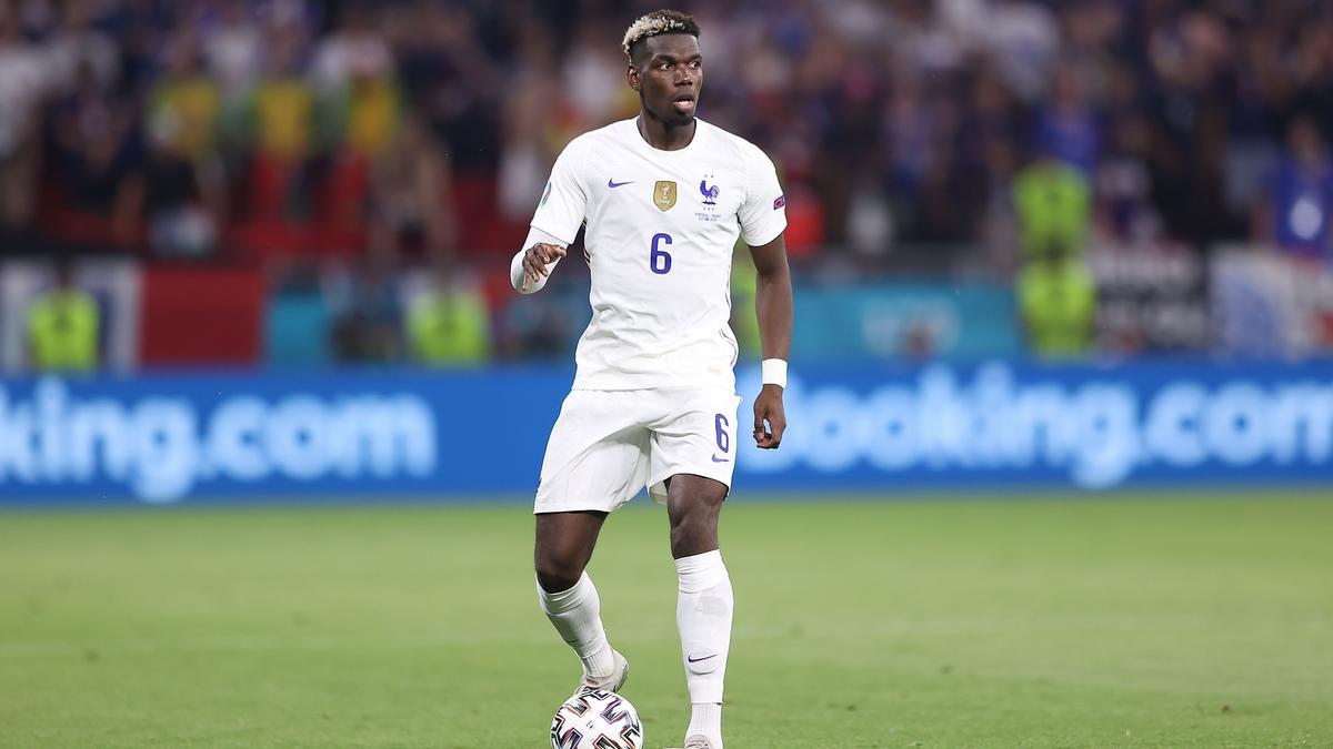 Paul Pogba disputa un partido con la selección de Francia