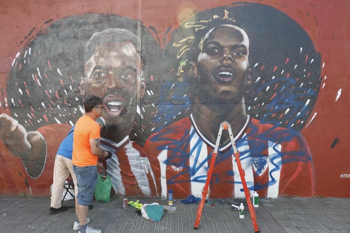 El mural de los hermanos Iñaki y Nico Williams.