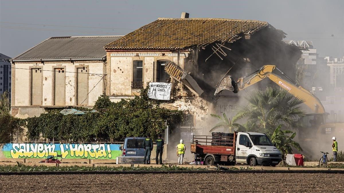 zentauroepp50077183 valencia 27 9 2019 sociedad  derribo del forn de  barraca co190927114404