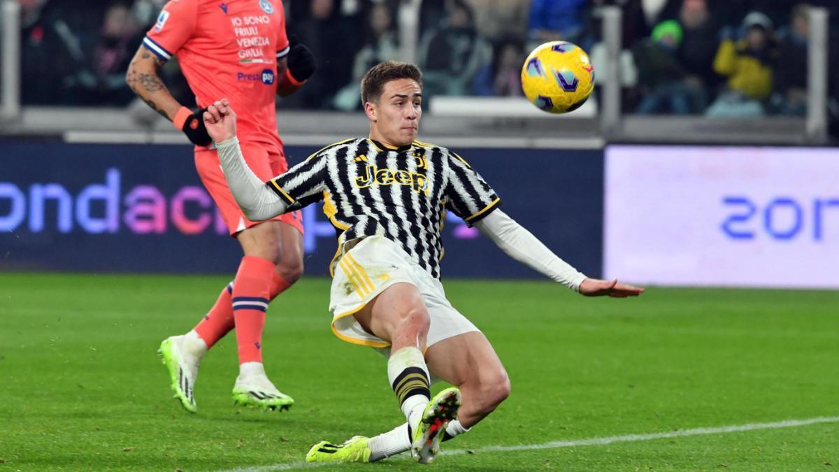 Kenan Yildiz, durante un partido con la Juventus