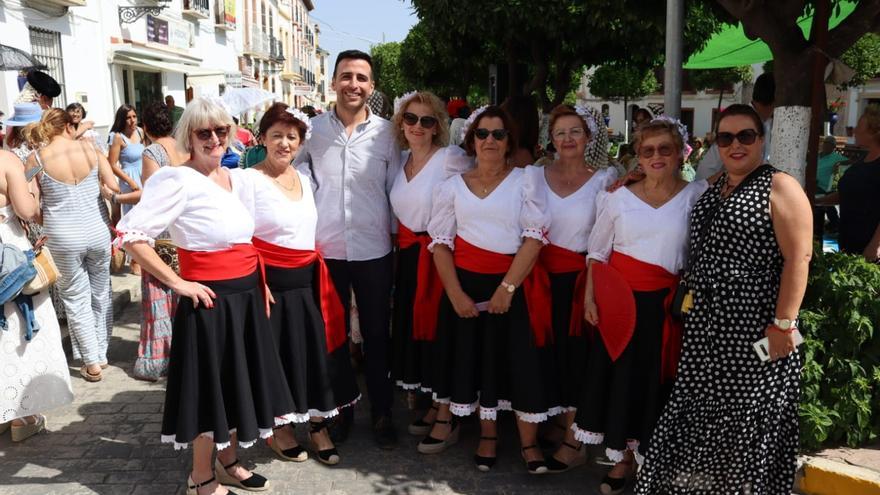 La Diputación celebra en Ardales un desfile de trajes típicos comarcales con la participación de mayores